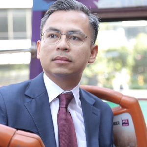 “Ahli Parlimen Yang Selalu Buat FB Live Perlu Lesen Finas Juga?" - Fahmi Fadzil