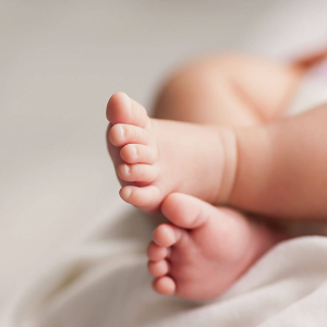 'Video Call' Dengan Suami Ketika Cabul Bayi Guna Botol Minyak Wangi