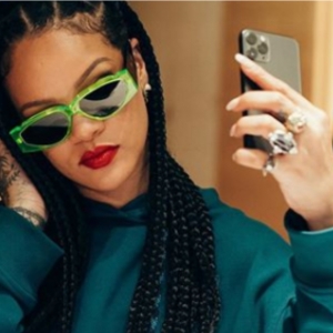 Rihanna Guna Petikan Hadis Sebagai Lagu Dalam Pertunjukan Pakaian Dalam