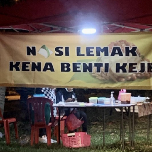 Sedih, Kelakar, Mendalam - Gerai Nasi Lemak Ini Curi Perhatian Warga Maya