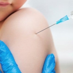 Terfikir Taknak Vaksin Atau Nak Tangguh Vaksin Anak? Ini 3 Akibatnya Anda Perlu Tahu