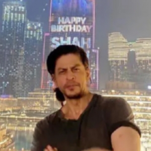 Wajah Shah Rukh Khan Terpampang Di Burj Khalifa