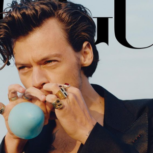 Harry Styles Sarung Dress Labuh Di Muka Depan Vogue