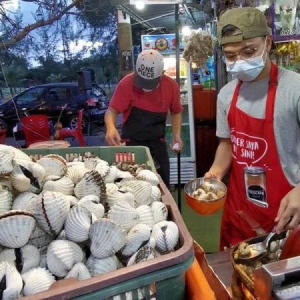 Kerang 'Gasi' Juadah Istimewa Di Pantai Batu Buruk