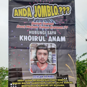 Anda Masih 'Jomblo'? - Lelaki Gantung Iklan Cari Teman Malam Tahun Baru