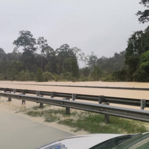 Air Naik Setinggi 1 Meter Di LPT, Jalan Ditutup Sila Tangguh Perjalanan