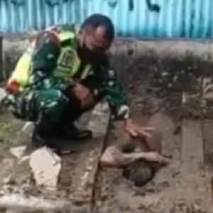 Nampak Kepala Je, Lelaki Tanam Diri Sendiri Lepas Dengar Bisikan Di Kubur