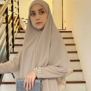 "Cantik, Aurat Terjaga," -Mia Ahmad Bertudung Labuh Dipuji Melambung