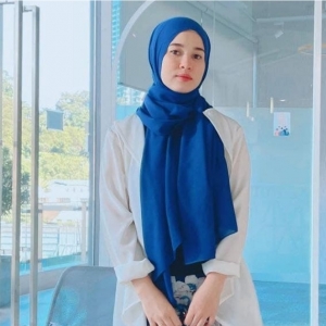 Emma Maembong Berhijab Semula?