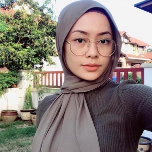 Wanita Memakai Cermin Mata Lebih Cantik Di Mata Lelaki – Kajian