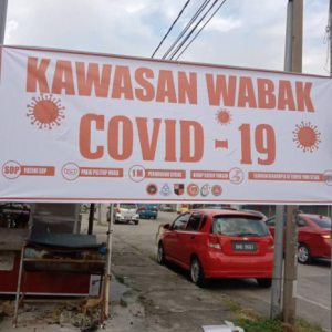 Kain Rentang ‘Kawasan Wabak Covid -19’ Di Depan Premis Jejaskan Perniagaan