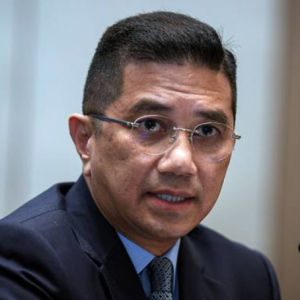 Penutupan Penuh Ekonomi Boleh Diganti Dengan Langkah Lain - Azmin Ali