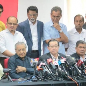 Walau dicemuh ‘kerajaan bukan Melayu’, prestasi pentadbiran PH amat baik, kata Dr M