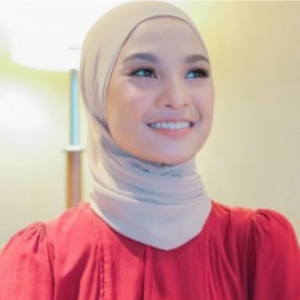 "Sambil Masak Pun Boleh Nyanyi," -Nabila Razali Jual Ayam Goreng Nak Tambah Duit