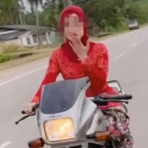 Akak Berkebaya Merah Handal Tunggang RX-Z Disaman Tak Pakai Helmet