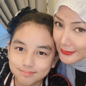 "Biarkan Ayah Je, Mama Tak Perlu," -Engku Aleesya Tak Izin Erra Fazira Kahwin Lagi