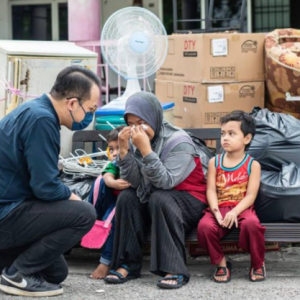 Makan Nasi Goreng Lauk Garam, Ibu 10 Anak Dihalau Keluar Rumah Sewa