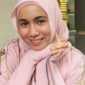 “Buat Jahat Macam Mana Pun Kena Solat,”-Amira Othman Nasihat