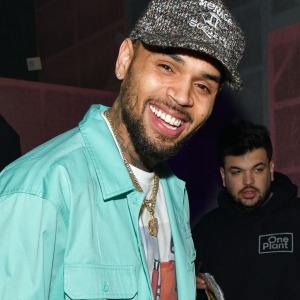 Chris Brown Disaman Pembantu Rumah