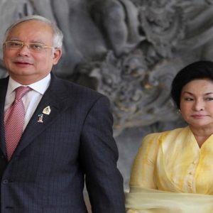 Mahathir Kata Rosmah Gemuk Sehingga Berjalan Seperti Gearbox - Najib