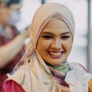 Anak Zarina Zainuddin Hilang Di Bazar Ramadan