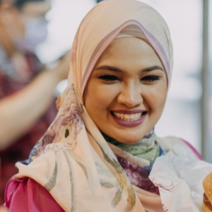 "Azal Sangat Menjaga SOP" - Zarina Zainuddin Minta Maaf Pada Rakan Artis