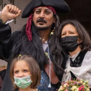 Mahkamah Tolak Permohonan Kahwin ' Kapten Jack Sparrow'