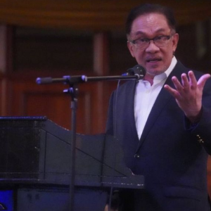 "Kita Tak Boleh Terus Dengan PKP Dan Biar Rakyat Lapar" - Anwar