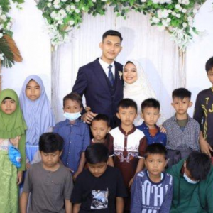 Pengantin Jemput & Bagi Sumbangan Kepada Anak Yatim Di Majlis Kahwin