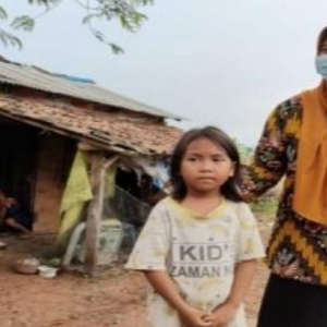 'Saya Nak Pergi Sekolah Macam Yang Lain' - Budak 7 Tahun Jaga Ibu Murung