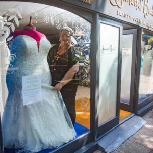 Pemilik Butik Kesal Patung Pengantin Dihina Gemuk