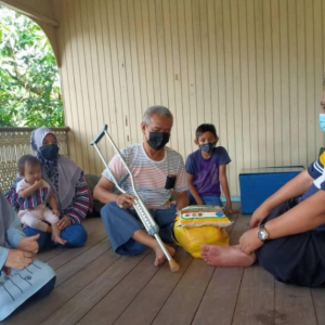 9 Beranak Makan Nasi Lauk Budu Dan Kicap Je