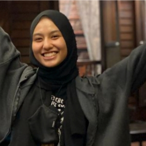 Layla Sania Setaraf Yuna, Wajah Terpampang Di Times Square, New York!