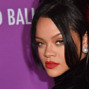 Nilai Aset Bersih Rihanna RM7.14 Bilion, Fuh Tak Payah Kerja Sampai Tujuh Keturunan