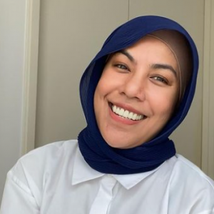 4.30 Pagi Dah Bangun Solat Sunat Dan Mengaji, Betty Rahmad Kini Bertudung