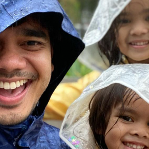 Alif Satar Ikut Sunnah, Seronok Mandi Hujan Dengan Anak-anak