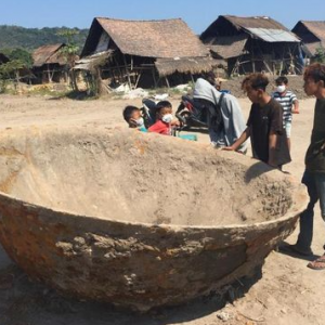 Penduduk Kampung Temukan Kuali Raksasa Zaman Purba