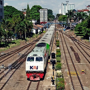 Galak Nak Selfie Atas Landasan, Wanita Maut Digilis Kereta Api