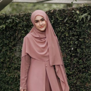 Elfira Loy Makin Alim, Berjubah Dan Pakai Tudung Labuh- Ada Yang Tanya Apa Sebab?