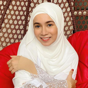 Amira Othman Suka Suara Jantan, Teringin Mendekati Jejaka Bergelar 'Datuk'