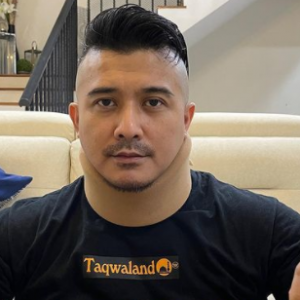 Kena Sumbat Dalam But Kereta, Sakit Saraf Aaron Aziz Kembali Menyerang