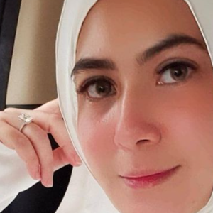 Vie Shantie Khan Di Mekah, Tunai Umrah Buat Arwah Siti Sarah