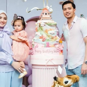 Anak Fazura, Fattah Dapat Hadiah Rantai Berlian Daripada Tengku Permaisuri Selangor