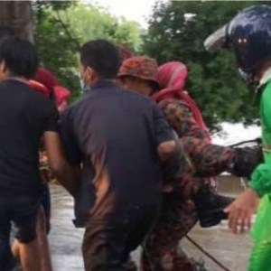 Anggota Bomba Maut Ketika Selamatkan Mangsa Banjir