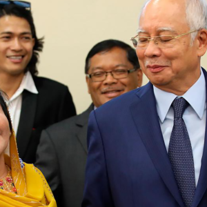 Kerajaan Gagal Lucut Hak Barangan Berharga Najib Dan Rosmah