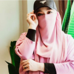 Seorang Lagi Ikut Jejak Neelofa, Linda Rafar Dah Berniqab?