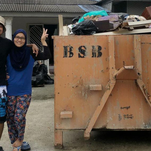 Air Surut Je, Lan Solo & Isteri Pusing Kampung Bantu Mangsa Banjir