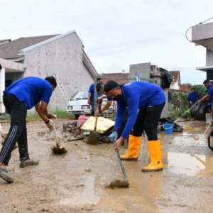 Pasukan Bencana Istana Negara Gigih Bantu Mangsa Banjir Di Karak