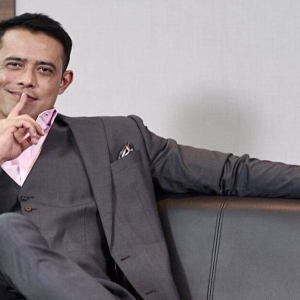 Peminat Zul Ariffin Kecewa Aksi Peluk, Dukung Wanita Bertudung Pula!