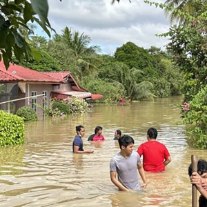 Teruja Menjaring, Budak Main Air - Jangan Seronok Sangat 'Pesta Banjir'